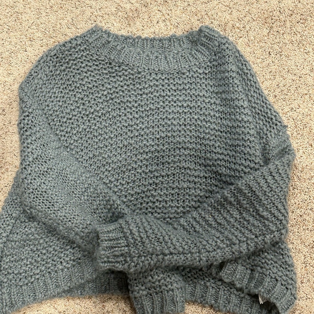 Forever 21 sweater size small